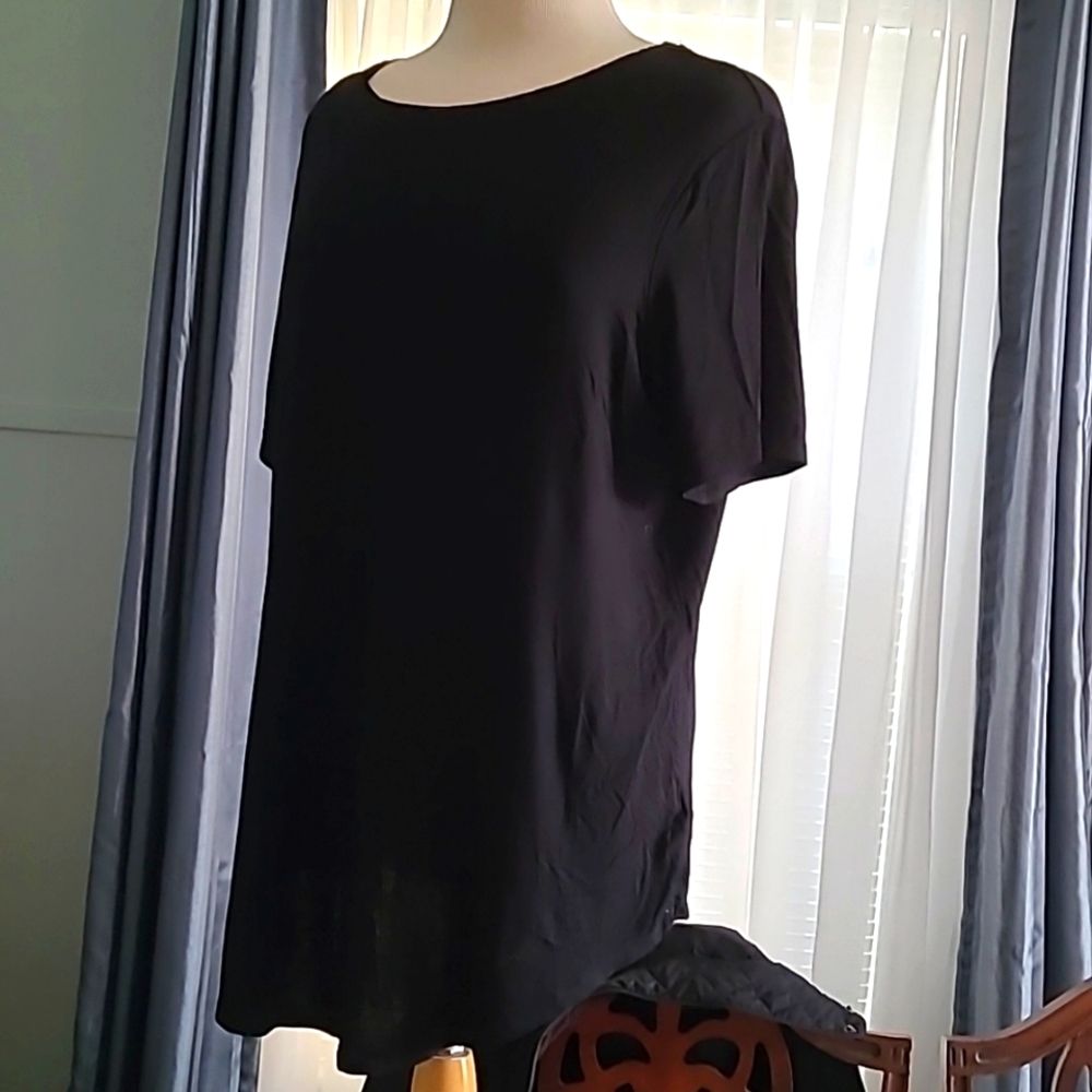 Tee Shirt. Old Navy, shirt-tail